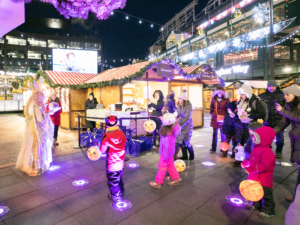 Christkind with children at the Wrigleyville Market