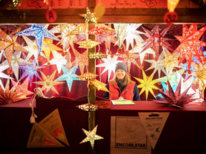 Buy beautiful light decorations at the Christkindlmarket.